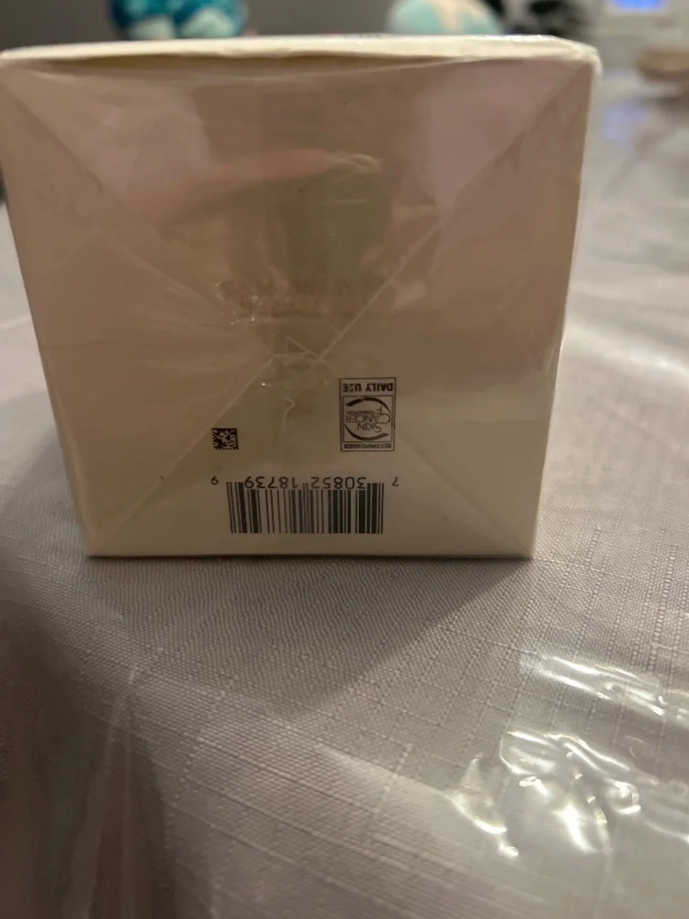 Cle de peau the foundation O100